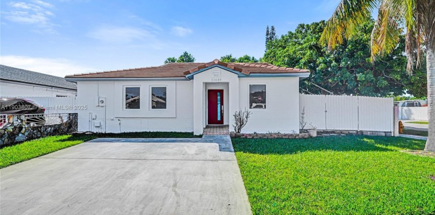 Дом в Майами, Флорида 3 спальни, 113.81м2 № 1956301