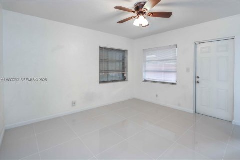 Casa en alquiler en Hollywood, Florida, 2 dormitorios, 222.59 m2 № 2078036 - foto 8