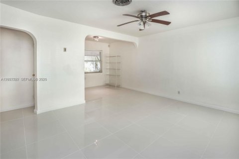 Casa en alquiler en Hollywood, Florida, 2 dormitorios, 222.59 m2 № 2078036 - foto 11