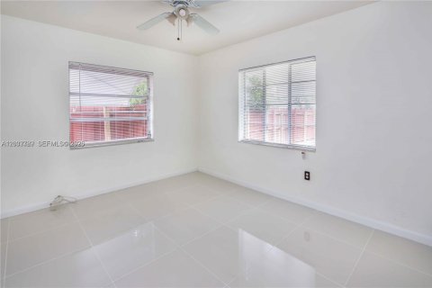 Casa en alquiler en Hollywood, Florida, 2 dormitorios, 222.59 m2 № 2078036 - foto 6