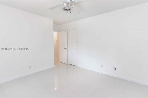 Casa en alquiler en Hollywood, Florida, 2 dormitorios, 222.59 m2 № 2078036 - foto 5