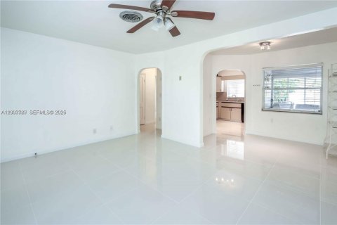Casa en alquiler en Hollywood, Florida, 2 dormitorios, 222.59 m2 № 2078036 - foto 12