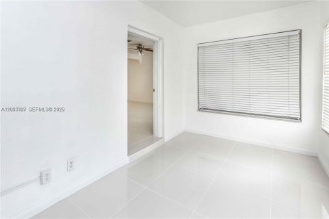 Casa en alquiler en Hollywood, Florida, 2 dormitorios, 222.59 m2 № 2078036 - foto 4