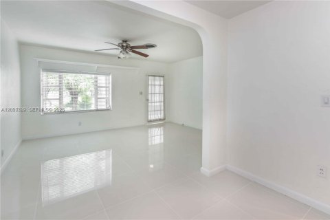 Casa en alquiler en Hollywood, Florida, 2 dormitorios, 222.59 m2 № 2078036 - foto 10