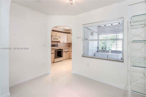 Casa en alquiler en Hollywood, Florida, 2 dormitorios, 222.59 m2 № 2078036 - foto 13