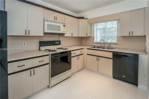 Casa en Hollywood, Florida 2 dormitorios, 222.59 m2 № 2078036