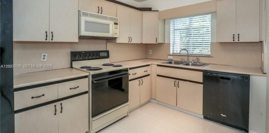 Casa en Hollywood, Florida 2 dormitorios, 222.59 m2 № 2078036