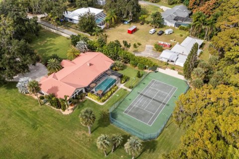 House in Leesburg, Florida 5 bedrooms, 410.72 sq.m. № 2105860 - photo 8