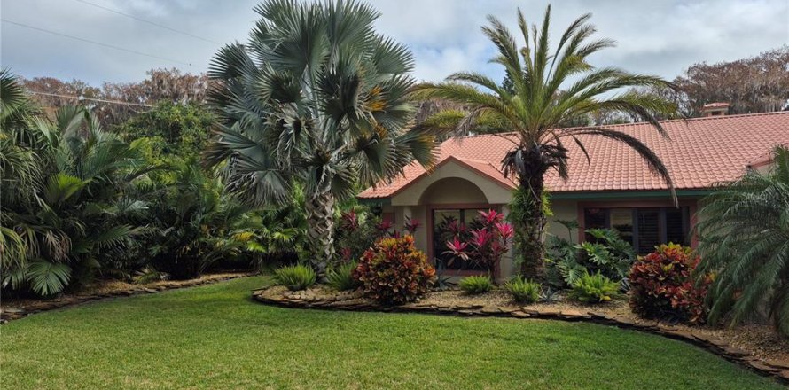 House in Leesburg, Florida 5 bedrooms, 410.72 sq.m. № 2105860
