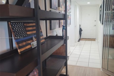 Купить кондоминиум в Пемброк-Пайнс, Флорида 2 спальни, 125.51м2, № 1960164 - фото 14