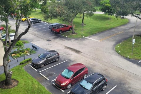 Купить кондоминиум в Пемброк-Пайнс, Флорида 2 спальни, 125.51м2, № 1960164 - фото 30