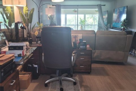 Купить кондоминиум в Пемброк-Пайнс, Флорида 2 спальни, 125.51м2, № 1960164 - фото 15