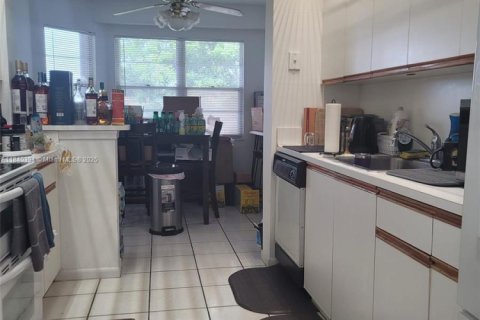 Купить кондоминиум в Пемброк-Пайнс, Флорида 2 спальни, 125.51м2, № 1960164 - фото 26