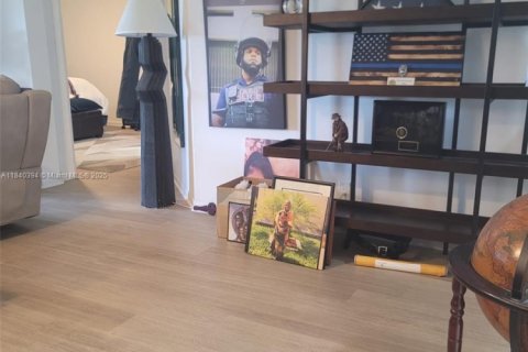 Купить кондоминиум в Пемброк-Пайнс, Флорида 2 спальни, 125.51м2, № 1960164 - фото 16