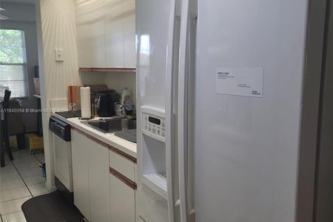 Купить кондоминиум в Пемброк-Пайнс, Флорида 2 спальни, 125.51м2, № 1960164 - фото 25