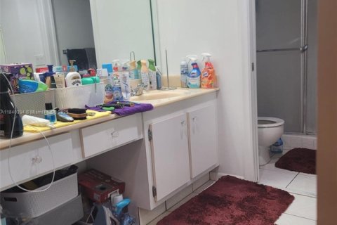 Купить кондоминиум в Пемброк-Пайнс, Флорида 2 спальни, 125.51м2, № 1960164 - фото 24