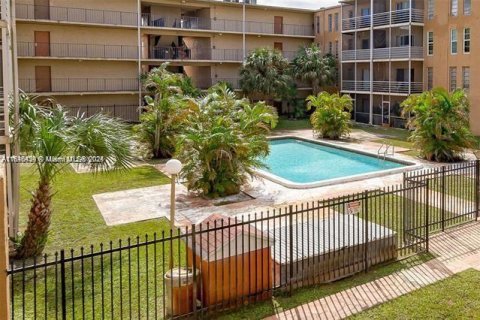 Condominio en venta en Lauderdale Lakes, Florida, 1 dormitorio, 78.97 m2 № 2077061 - foto 24