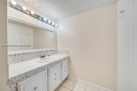 Condominio en venta en Lauderdale Lakes, Florida, 1 dormitorio, 78.97 m2 № 2077061 - foto 19