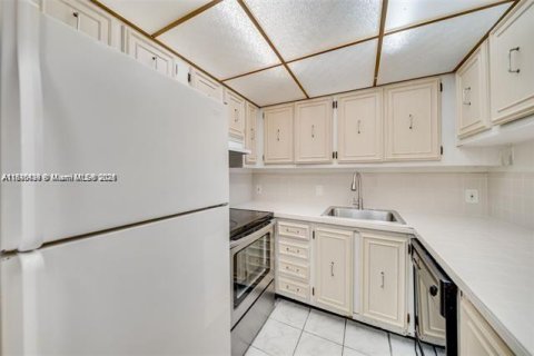 Condominio en venta en Lauderdale Lakes, Florida, 1 dormitorio, 78.97 m2 № 2077061 - foto 26