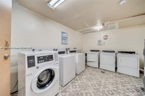 Condominio en venta en Lauderdale Lakes, Florida, 1 dormitorio, 78.97 m2 № 2077061 - foto 23