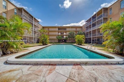 Condominio en venta en Lauderdale Lakes, Florida, 1 dormitorio, 78.97 m2 № 2077061 - foto 25