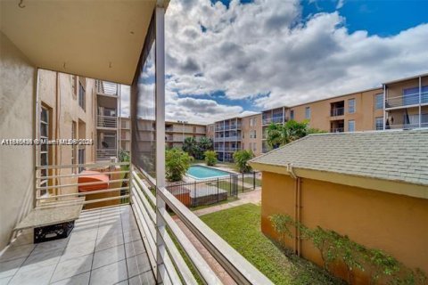 Condominio en venta en Lauderdale Lakes, Florida, 1 dormitorio, 78.97 m2 № 2077061 - foto 22
