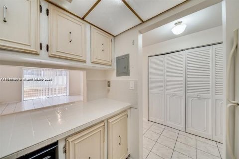 Condominio en venta en Lauderdale Lakes, Florida, 1 dormitorio, 78.97 m2 № 2077061 - foto 27
