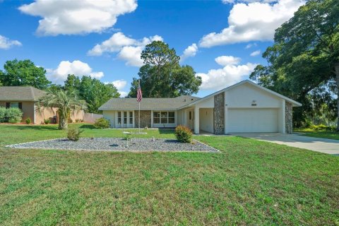 House in Silver Springs Shores, Florida 3 bedrooms, 204.11 sq.m. № 1243029 - photo 1