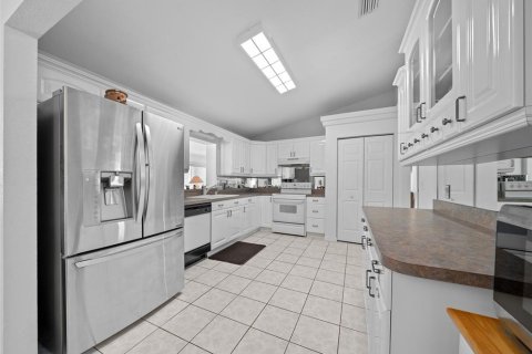 House in Silver Springs Shores, Florida 3 bedrooms, 204.11 sq.m. № 1243029 - photo 25