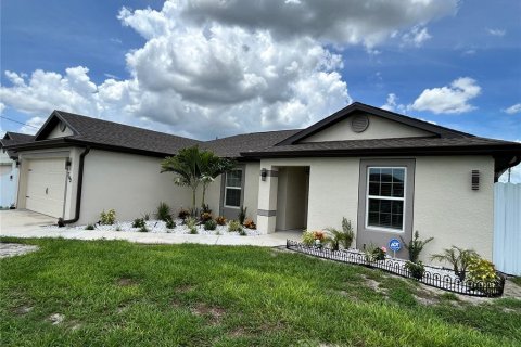 Casa en venta en Fort Myers, Florida, 3 dormitorios, 135.73 m2 № 1829785 - foto 2