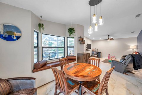 House in Clearwater, Florida 3 bedrooms, 156.82 sq.m. № 1518318 - photo 15