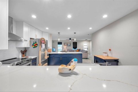 House in Clearwater, Florida 3 bedrooms, 156.82 sq.m. № 1518318 - photo 13