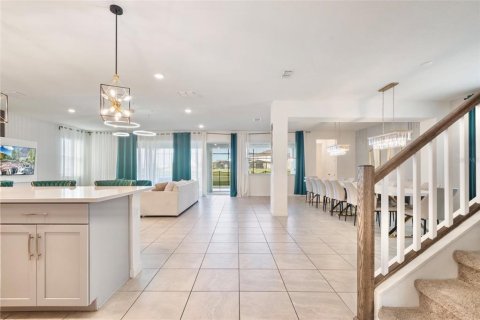 Casa en venta en Kissimmee, Florida, 9 dormitorios, 405.33 m2 № 2130574 - foto 3