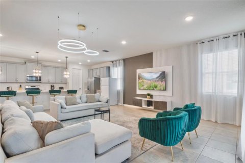 Casa en venta en Kissimmee, Florida, 9 dormitorios, 405.33 m2 № 2130574 - foto 7