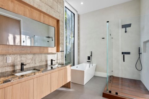 Купить виллу или дом в Майами, Флорида 5 спален, 378.95м2, № 1801177 - фото 29