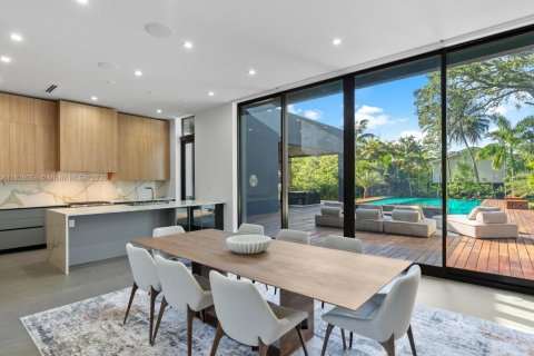 Купить виллу или дом в Майами, Флорида 5 спален, 378.95м2, № 1801177 - фото 19
