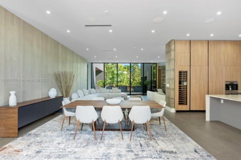 Купить виллу или дом в Майами, Флорида 5 спален, 378.95м2, № 1801177 - фото 18