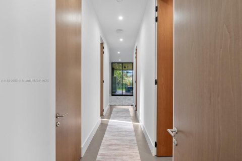 Купить виллу или дом в Майами, Флорида 5 спален, 378.95м2, № 1801177 - фото 25