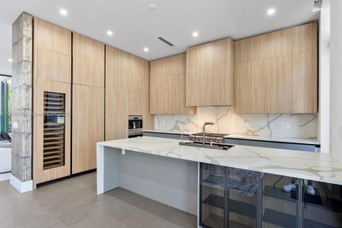 Купить виллу или дом в Майами, Флорида 5 спален, 378.95м2, № 1801177 - фото 20