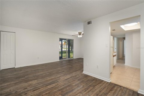 Copropriété à louer à Port Charlotte, Floride: 2 chambres, 89.19 m2 № 2098222 - photo 4
