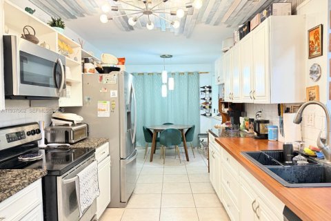 Touwnhouse à vendre à Hollywood, Floride: 4 chambres, 155.15 m2 № 1995719 - photo 5