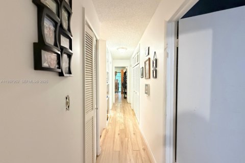 Touwnhouse à vendre à Hollywood, Floride: 4 chambres, 155.15 m2 № 1995719 - photo 13
