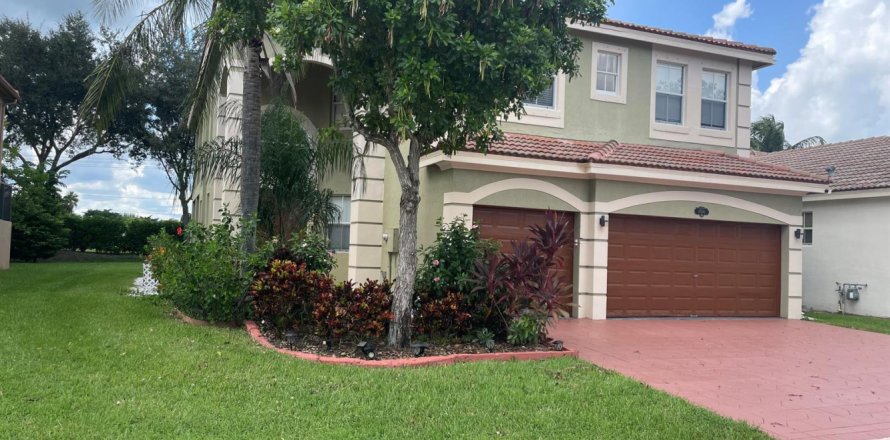 Villa ou maison à Wellington, Floride 5 chambres, 284.75 m2 № 2146245