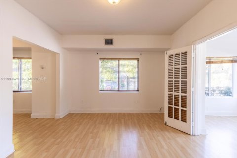 Снять в аренду квартиру в Майами, Флорида 2 спальни, 92.9м2, № 1992740 - фото 3