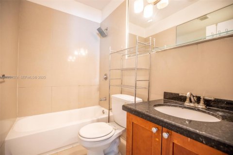 Снять в аренду квартиру в Майами, Флорида 2 спальни, 92.9м2, № 1992740 - фото 4