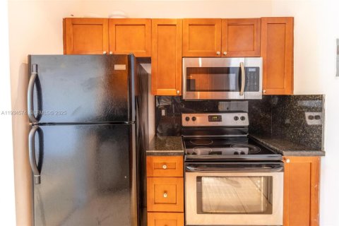 Снять в аренду квартиру в Майами, Флорида 2 спальни, 92.9м2, № 1992740 - фото 7