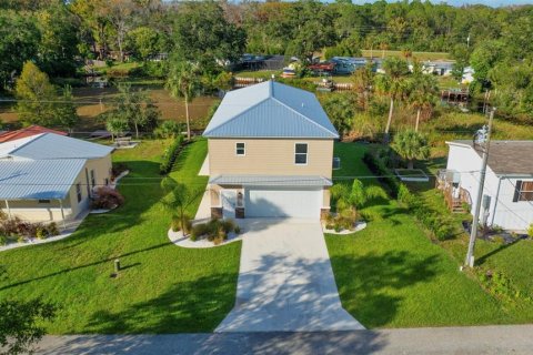House in Weeki Wachee, Florida 2 bedrooms, 124.21 sq.m. № 1412917 - photo 1