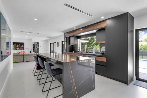 Casa en venta en Miami, Florida, 3 dormitorios, 153.29 m2 № 2280976 - foto 9