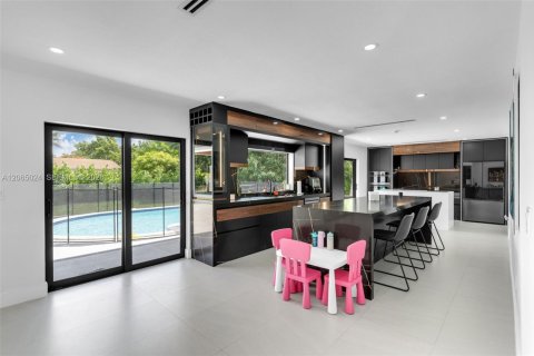Casa en venta en Miami, Florida, 3 dormitorios, 153.29 m2 № 2280976 - foto 14