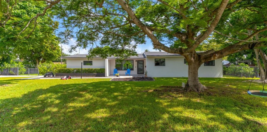 Casa en Miami, Florida 3 dormitorios, 153.29 m2 № 2280976
